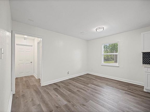 4th image of 6410 Hartwick Rd