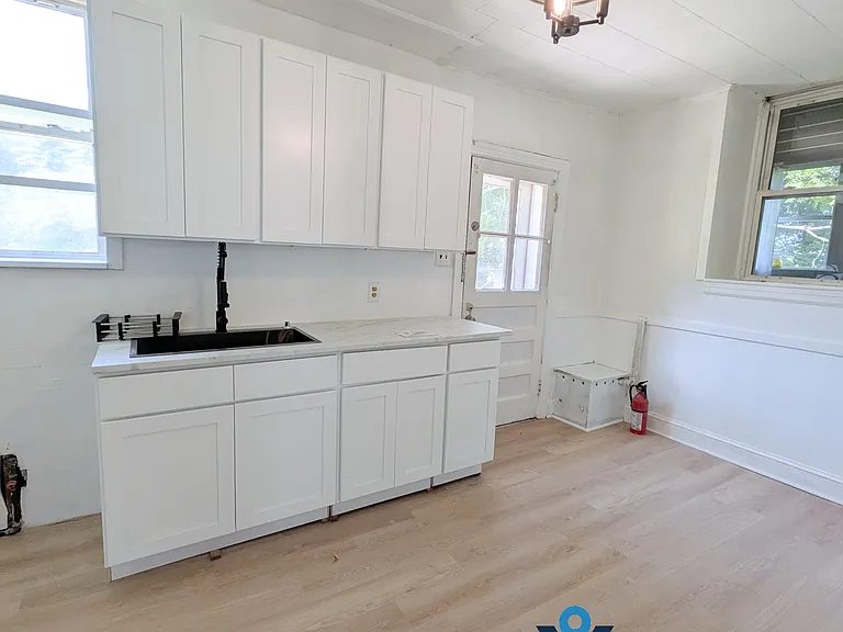 417 N Walnut St — Photo 18