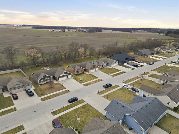 5th image of 1926 Daisy St SE