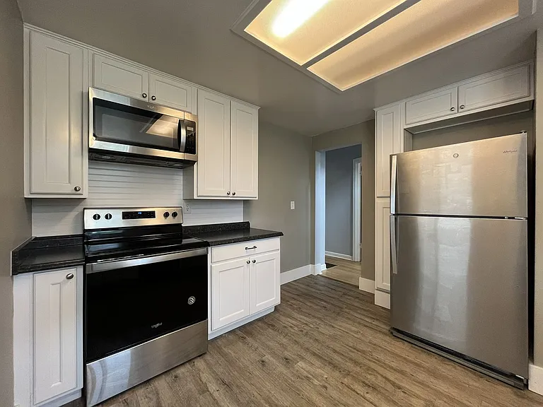 13208 NE Glisan St — Photo 9