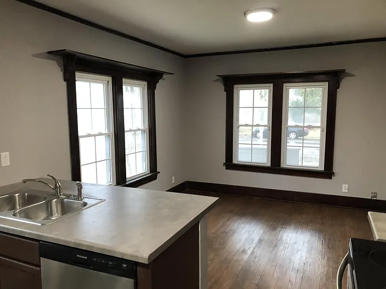 1626 W Clark St — Photo 16