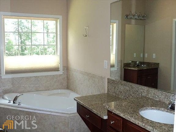4th image of 31 Oakwood Dr
