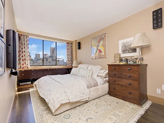 Sold by Sotheby's International Realty | media 22