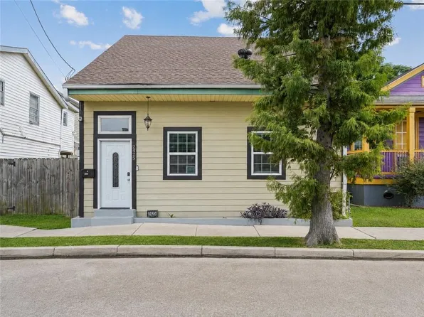 2425 Terpsichore St, New Orleans, LA 70113