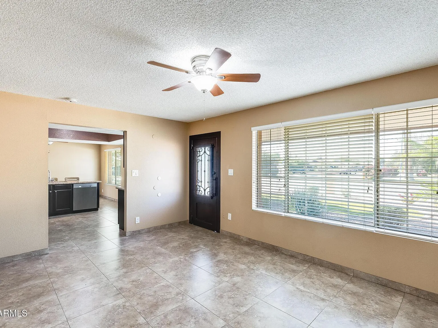 4 bed, 2.0 bath, 1377 sqft, $2,900 — Photo 4