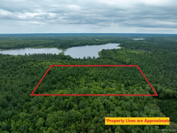 N Round Lake Rd, Wetmore, MI 49895