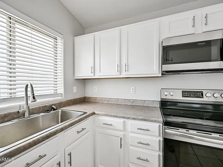 351 N Wildrose — Photo 8
