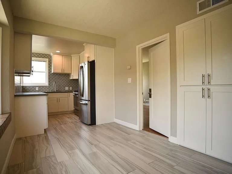 369 Orange St — Photo 5