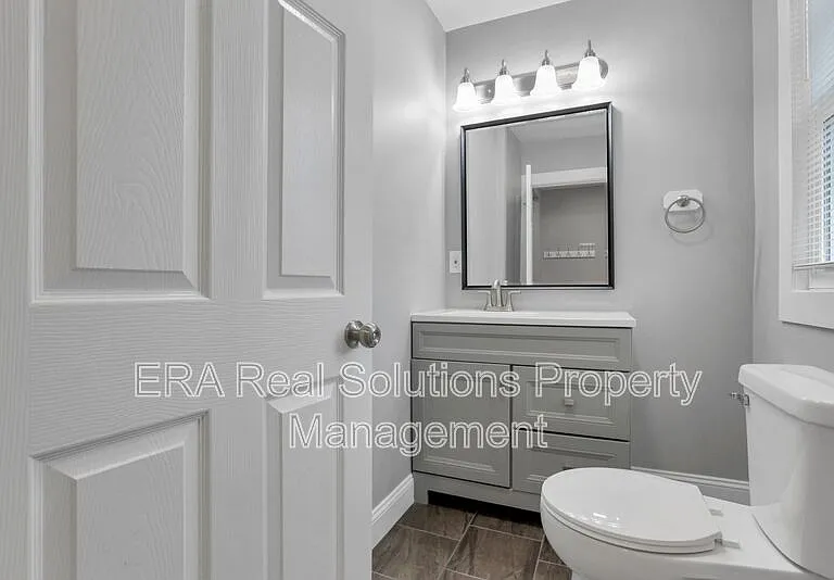 741 E Mound St — Photo 9