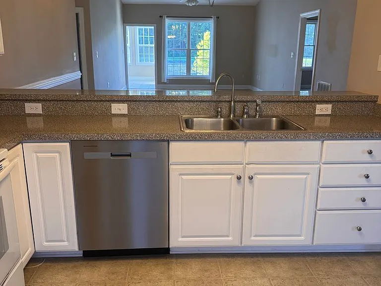 10 Shoreline Dr — Photo 11