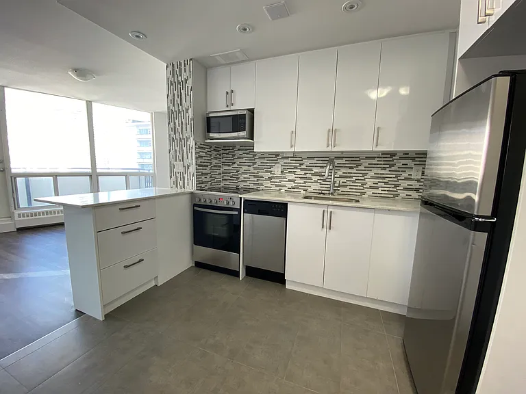50 Alexander St — Photo 25