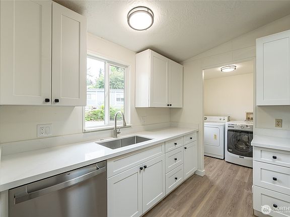 3rd image of 7701 Hardeson Road #52C