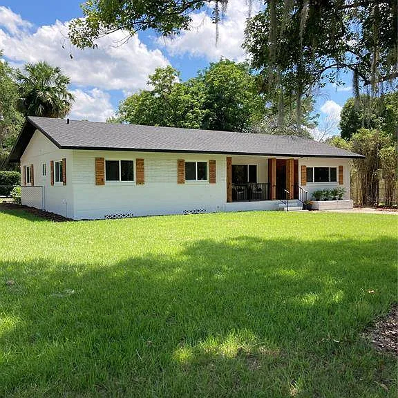 1004 Camphor Ln — Photo 1