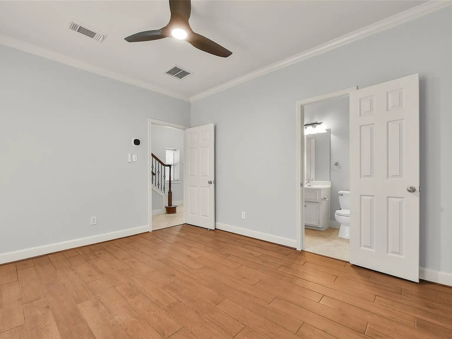 2 bed, 2.5 bath, 2028 sqft, $2,500 — Photo 4