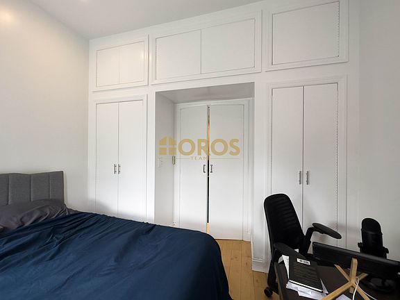 5th image of 217 E 10th St APT 18