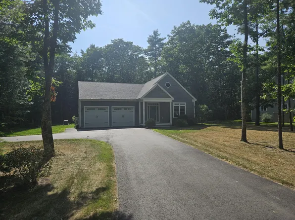 71 Somerset Place, Topsham, ME 04086