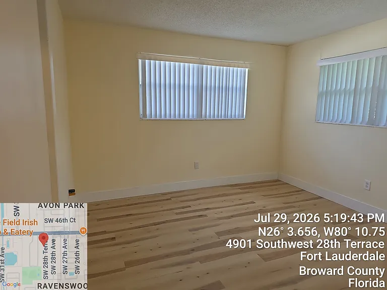 4901 SW 28th Ter — Photo 10