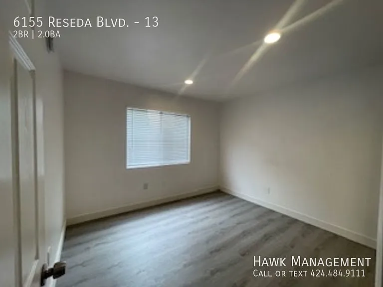 6155 Reseda Blvd #13 — Photo 7
