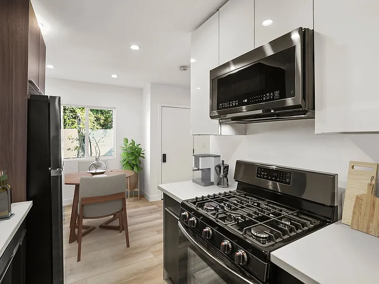 2561 W Avenue 30 — Photo 17