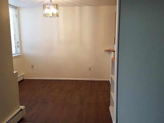 dinette off ktch & living rm