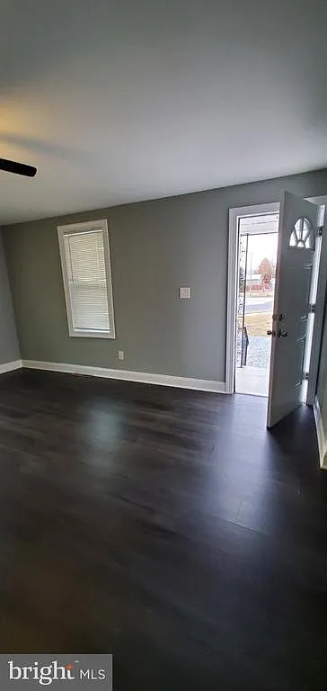 4 bed, 2.0 bath, 2040 sqft, $2,300 — Photo 2