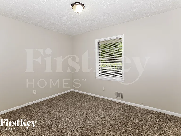 1334 Labelle St — Photo 16