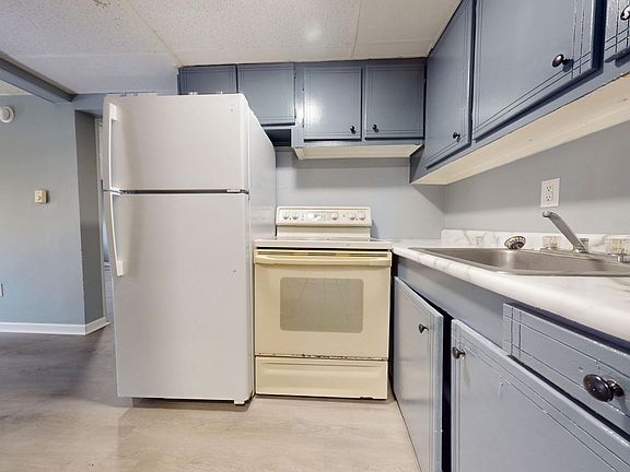 3rd image of 221 W Union St #B