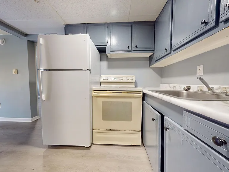 221 W Union St — Photo 3