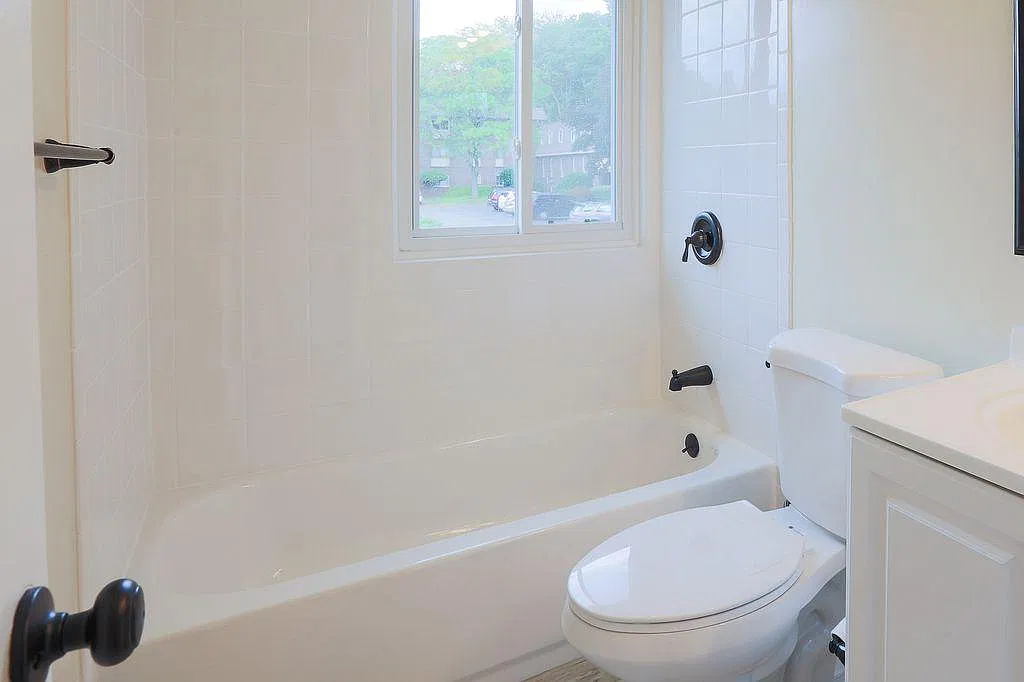 1 bed, 882 sqft, $1,400 — Photo 2