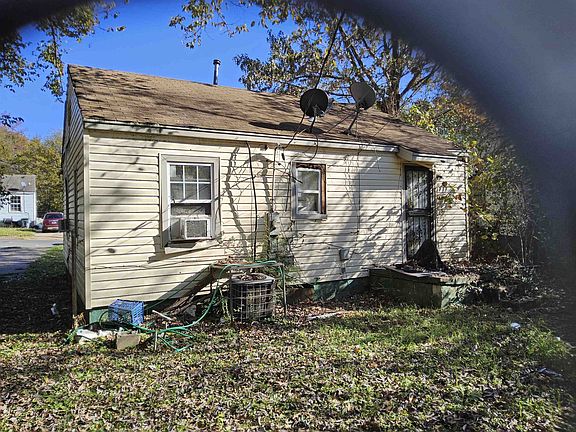 4th image of 1989 Benford St