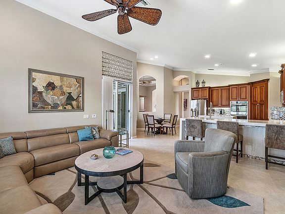 5th image of 7126 Great Falls Cir