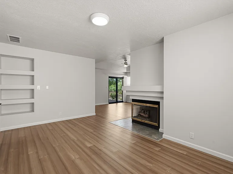 10021 Bridgepointe Ct NE — Photo 23