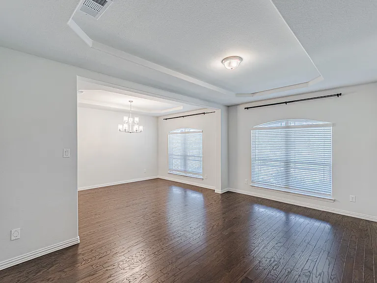 3316 Hickory Ln — Photo 6