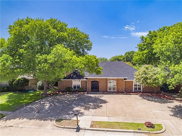 1st image of 2605 Mariposa Cir