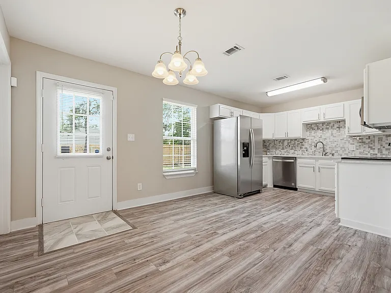 254 E Iris Ln — Photo 10