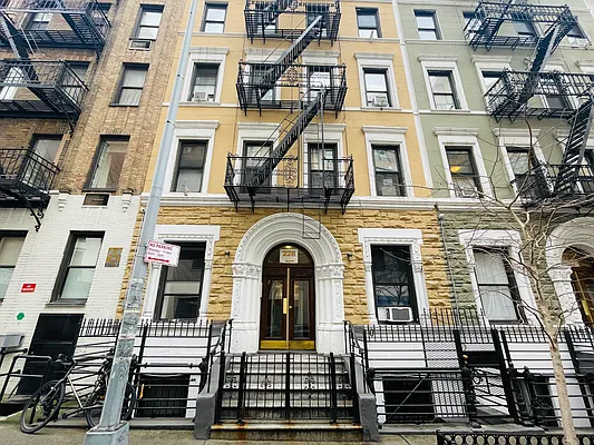 Rented by DeSimone Real Estate | media 7