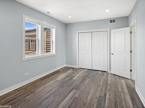 4th image of 2556 N Kilbourn Ave #1S