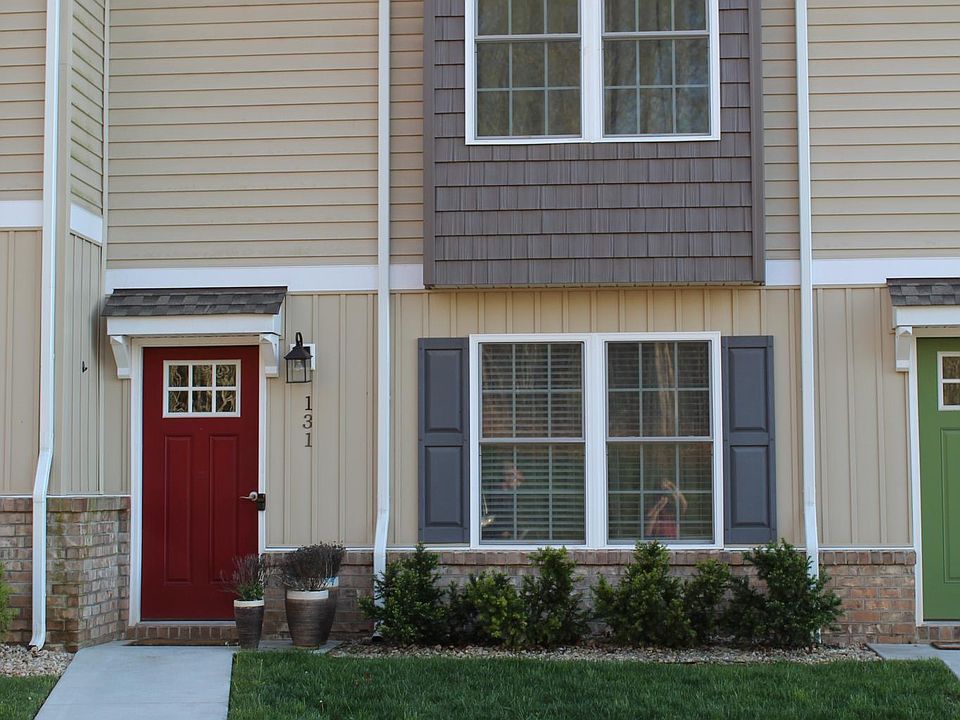1st image of 131 Squire Cir