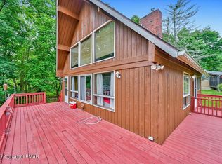 210 Stag Ct S, Bushkill, PA 18324