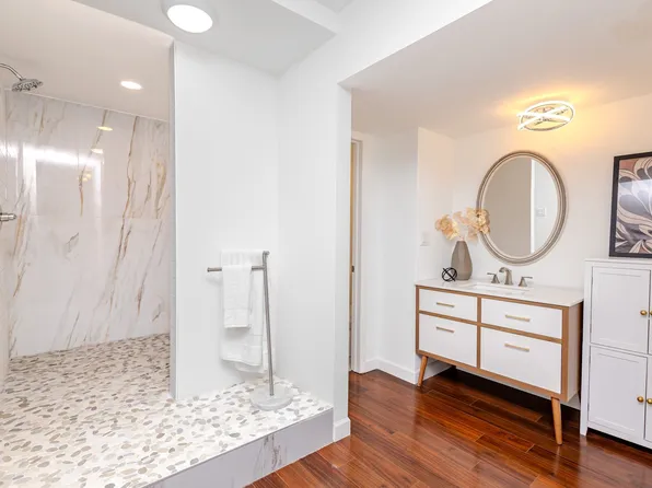 3131 Fleur Dr Unit 208, Des Moines, IA 50321