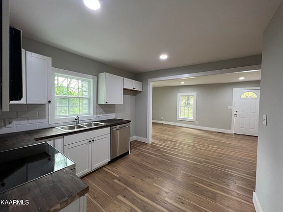 3rd image of 3730 Skyline Dr