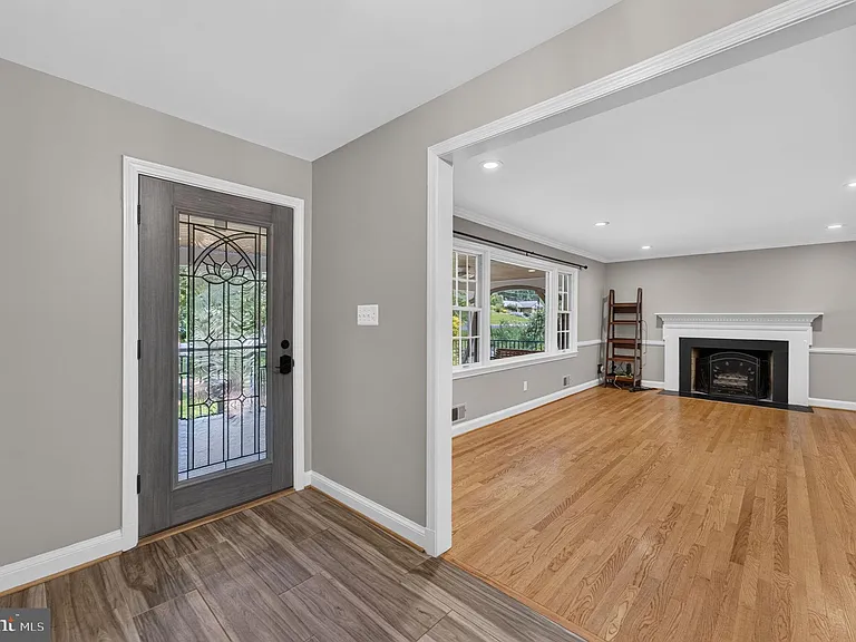 6443 Walters Woods Dr — Photo 9