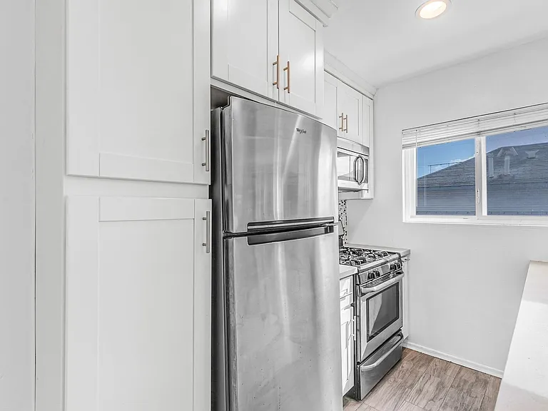 1016 Wilcox Ave — Photo 8