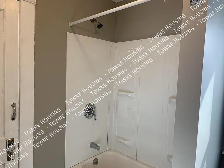 1139 Walden Ave #UPPER FRONT — Photo 10