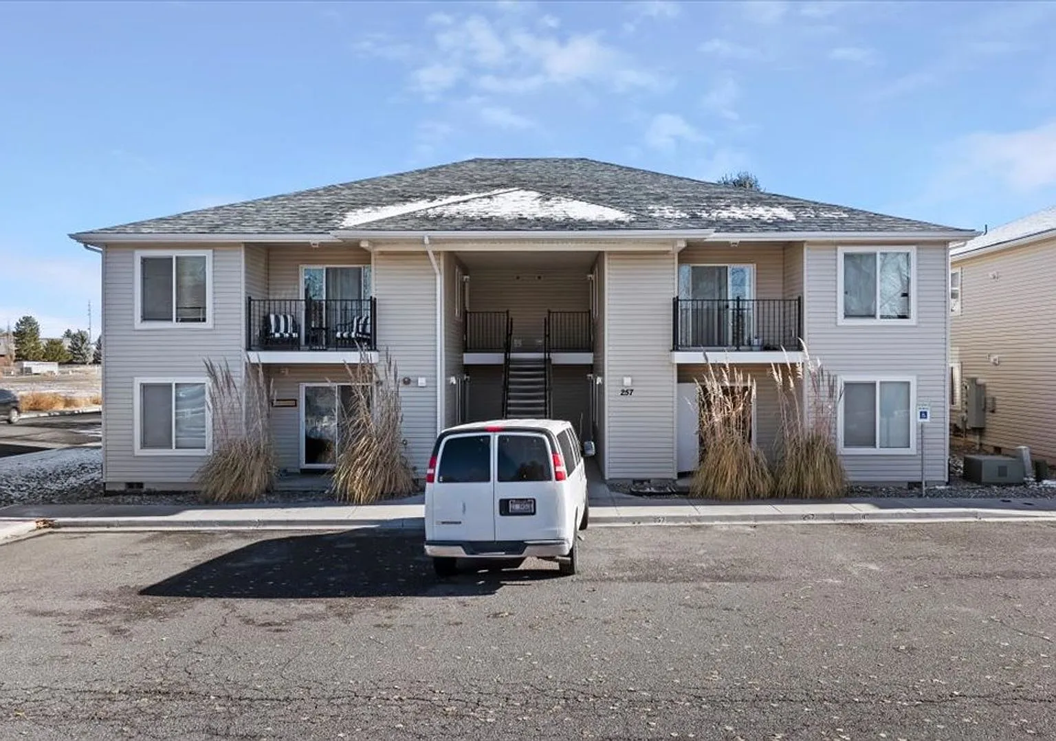 281 Robbins Ave — Photo 2