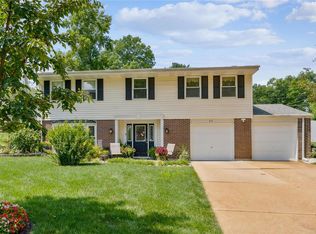 411 Wyncrest Dr, Ballwin, MO 63011