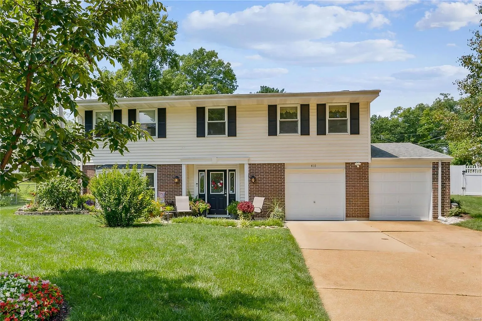 411 Wyncrest Dr photo 1
