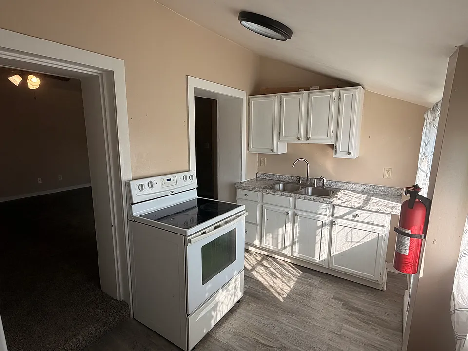 1124 Locust St #3