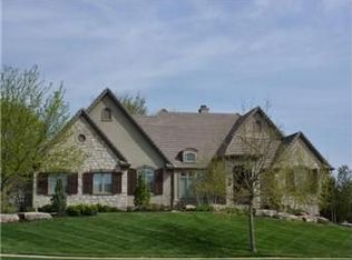 4208 W 113th St, Leawood, KS 66211