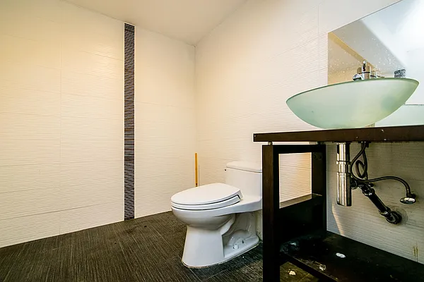 Rented by Nooklyn NYC LLC | media 11